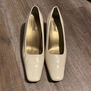 Harve Bernard cream leather pumps.